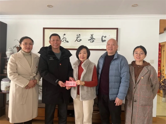 学院领导春节前夕走访慰问退休党员活动
